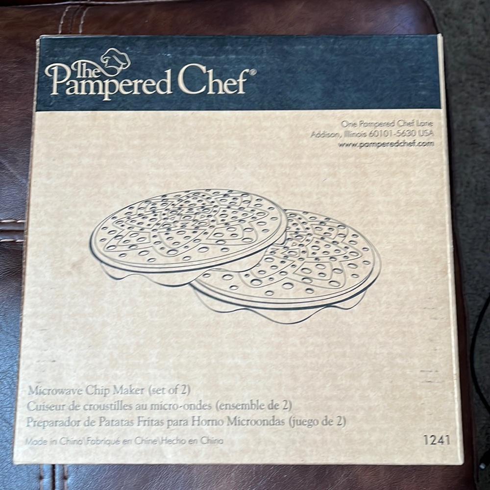 NIB Pampered Chef Microwave Chip Makers (set of 2)